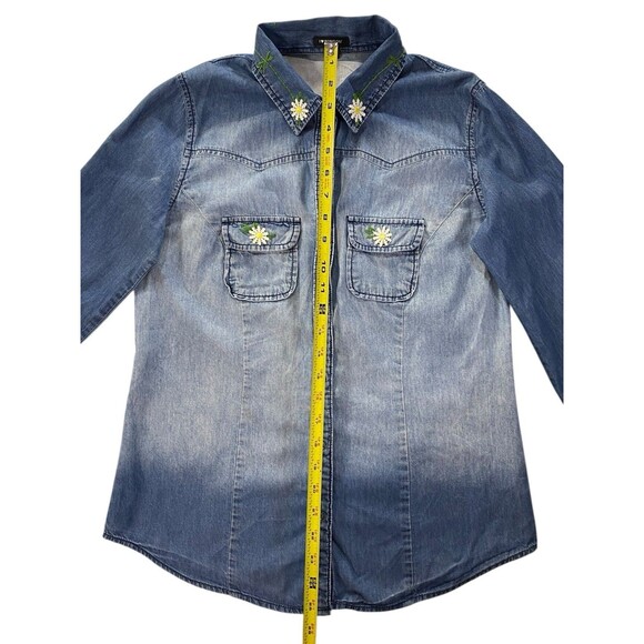 I Love Ronson Embroidered Daisy Denim Button Snap Roll Tab Shirt Women's Small - Picture 8 of 12